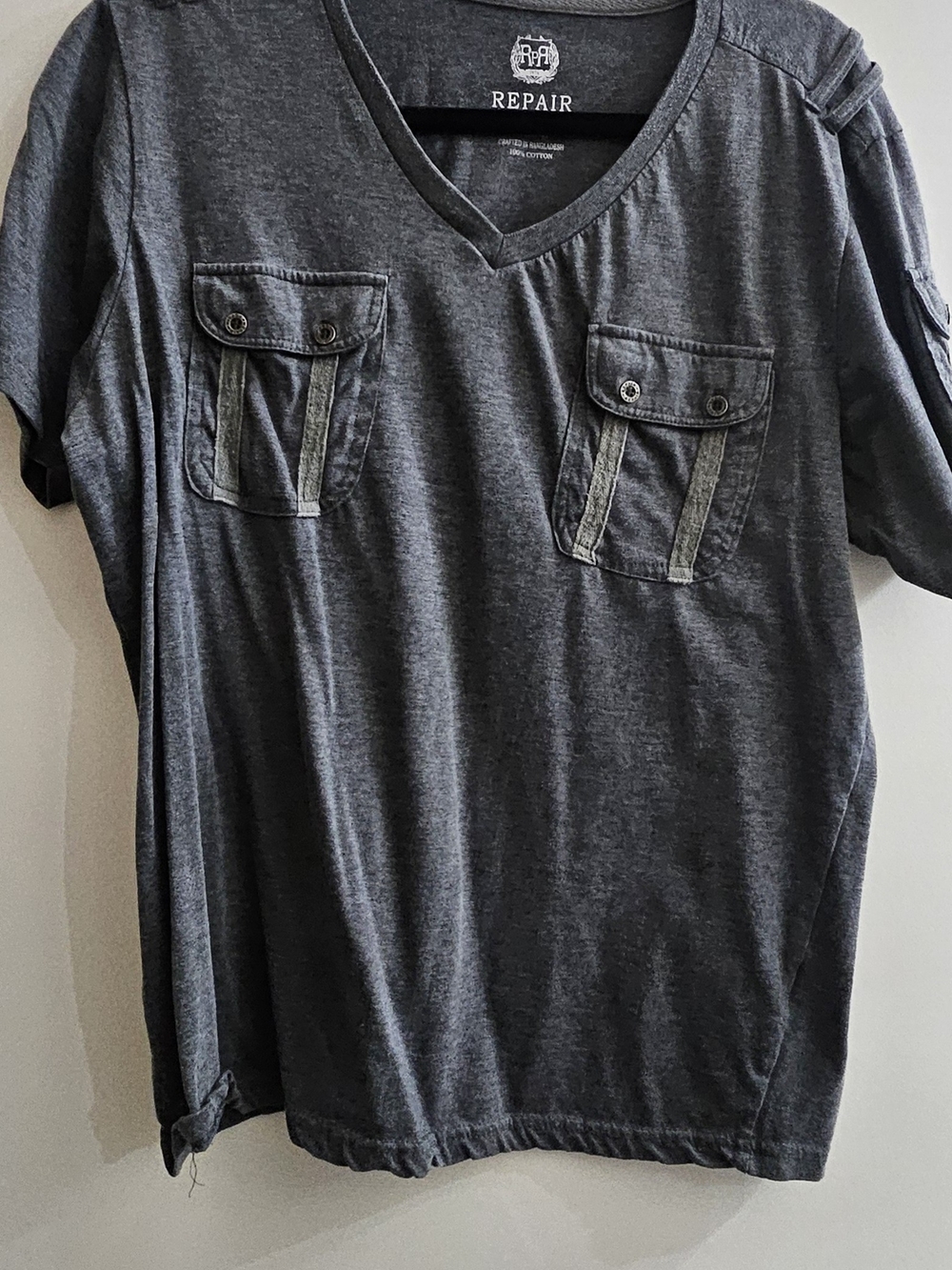Men’s V-Neck Short Sleeve Pocket Tee - Charcoal Gray